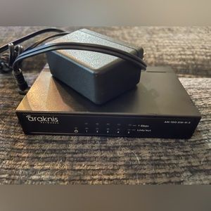 Araknis network AN-100-sw-R5